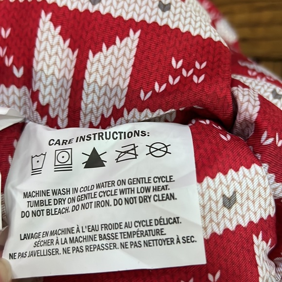 Fringe red and white dog bed - Picture 5 of 5